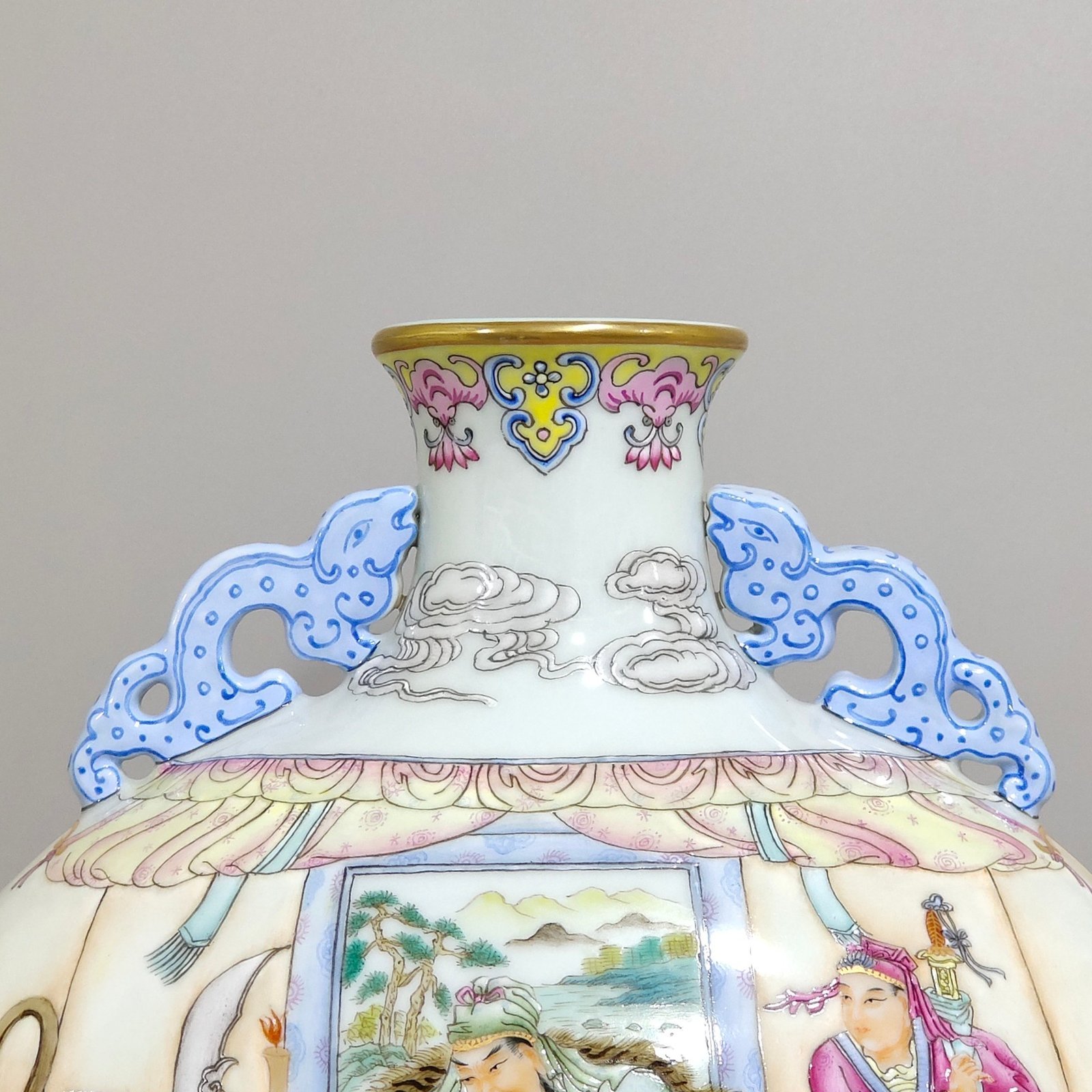 Qing Dynasty Qianlong the two gods of the sun and moon holding the moon vase