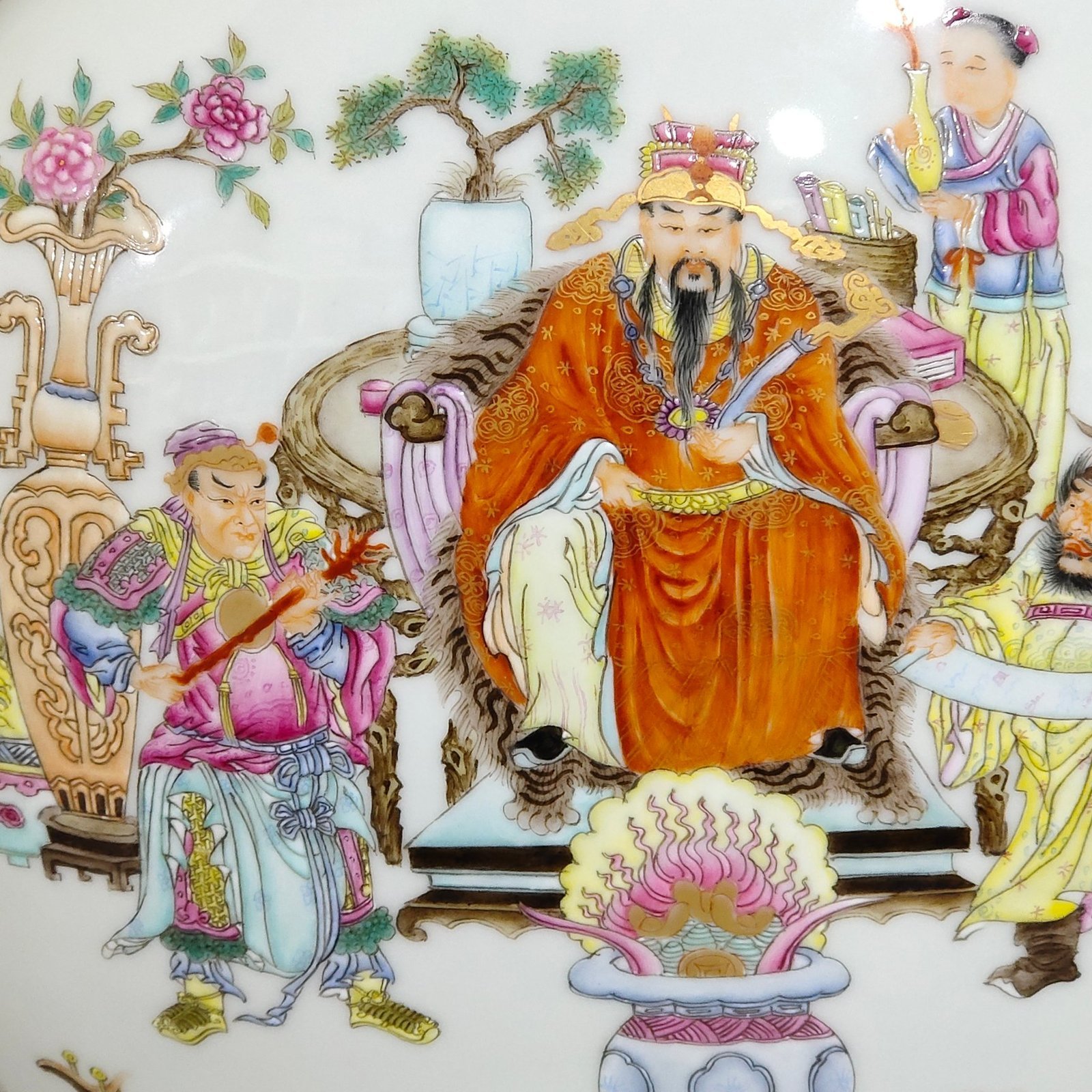 Qing Dynasty Qianlong the two gods of the sun and moon holding the moon vase