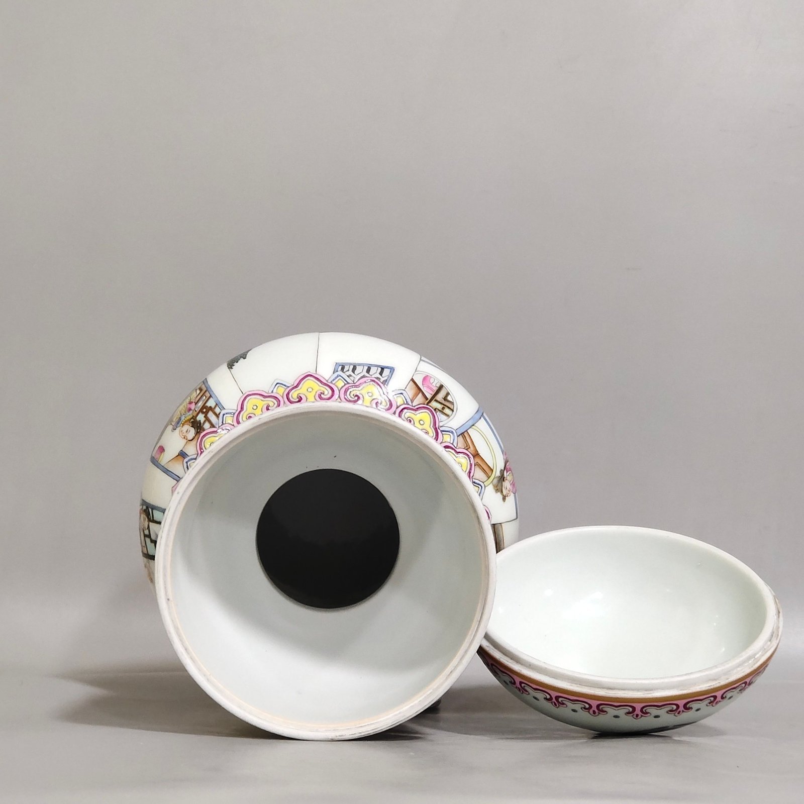 Qing Dynasty Qianlong character story warm wine pot