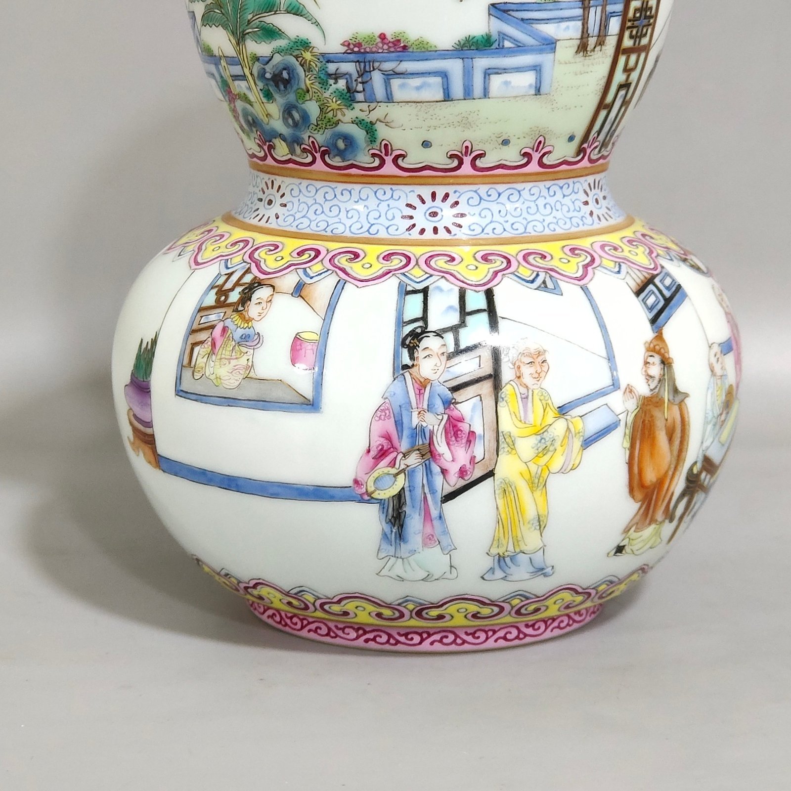 Qing Dynasty Qianlong character story warm wine pot