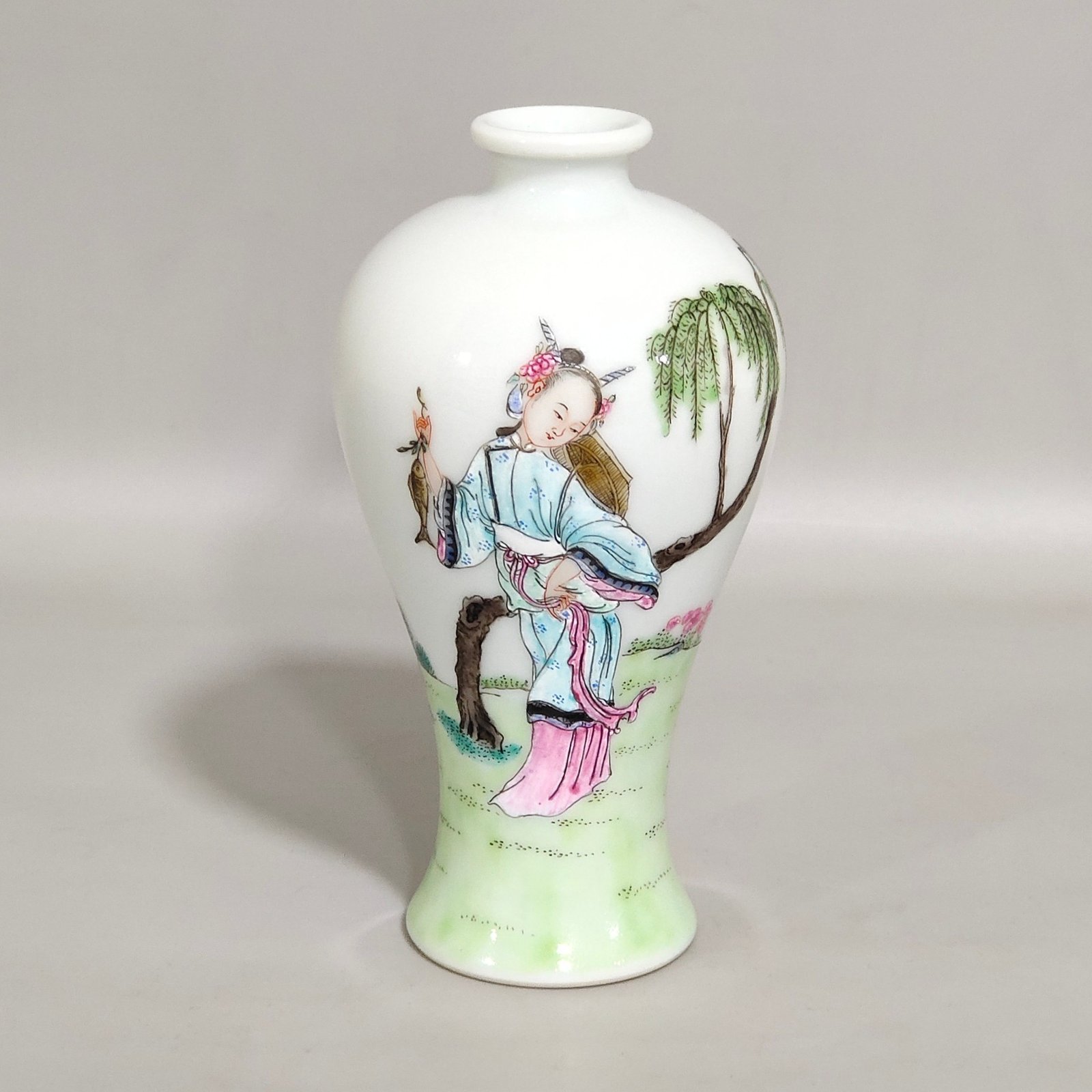 Qing Dynasty Qianlong character story plum vase