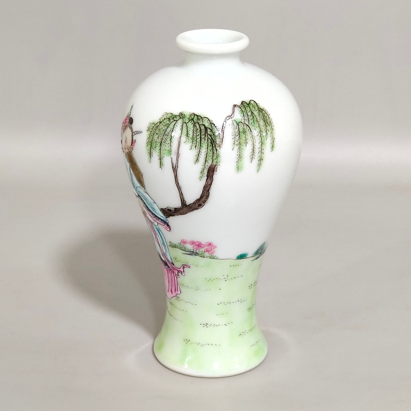 Qing Dynasty Qianlong character story plum vase