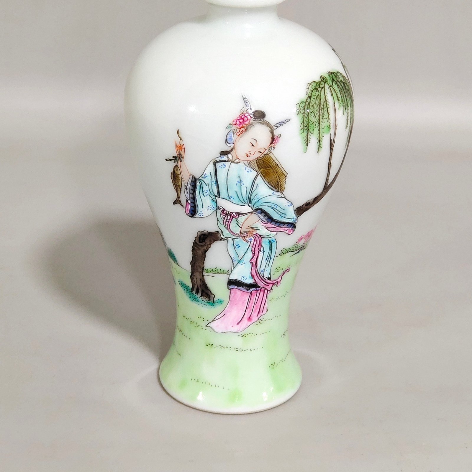 Qing Dynasty Qianlong character story plum vase