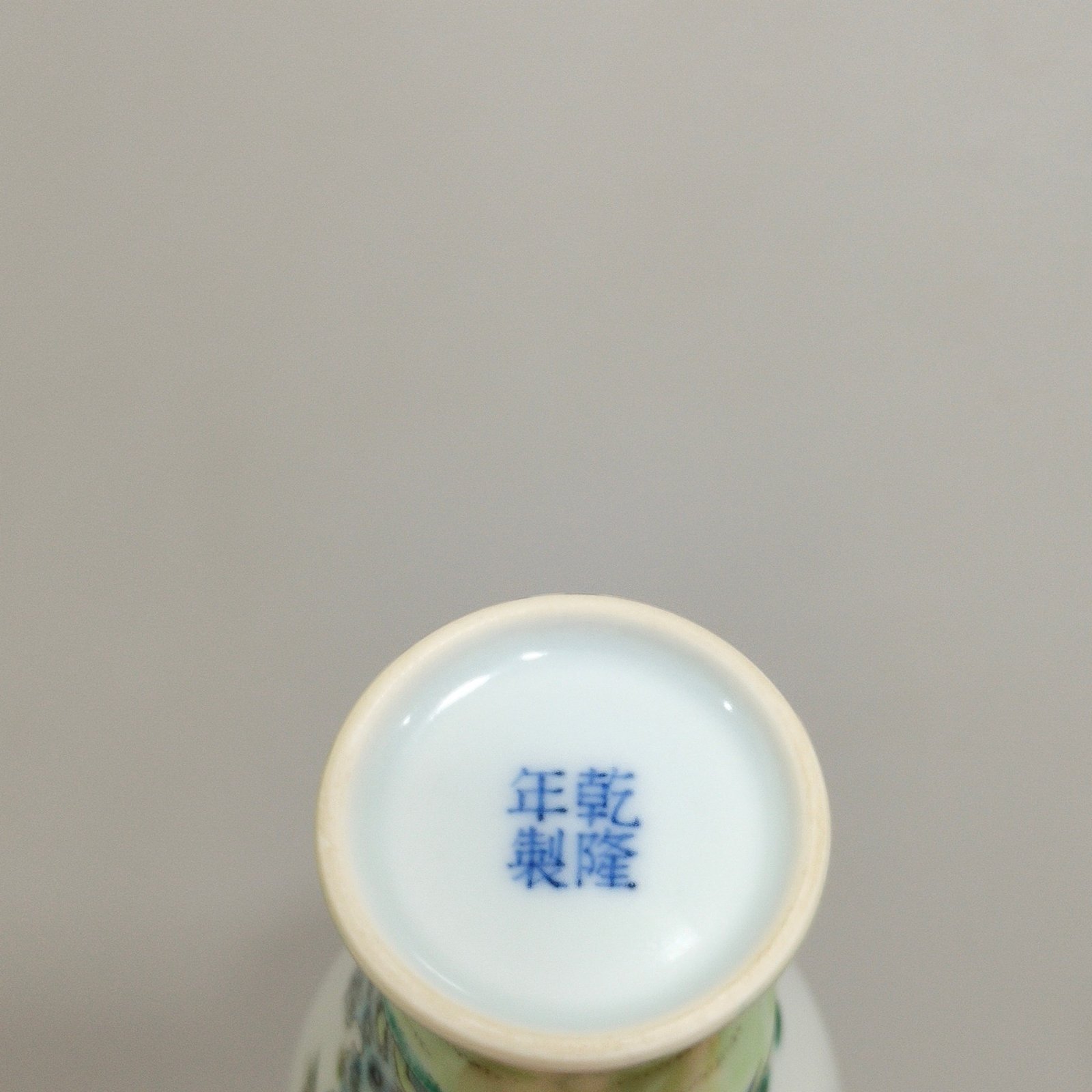 Qing Dynasty Qianlong character story plum vase
