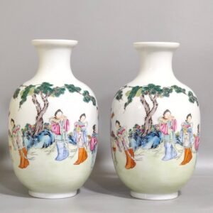 Qing Dynasty Qianlong character story singing and dancing vase