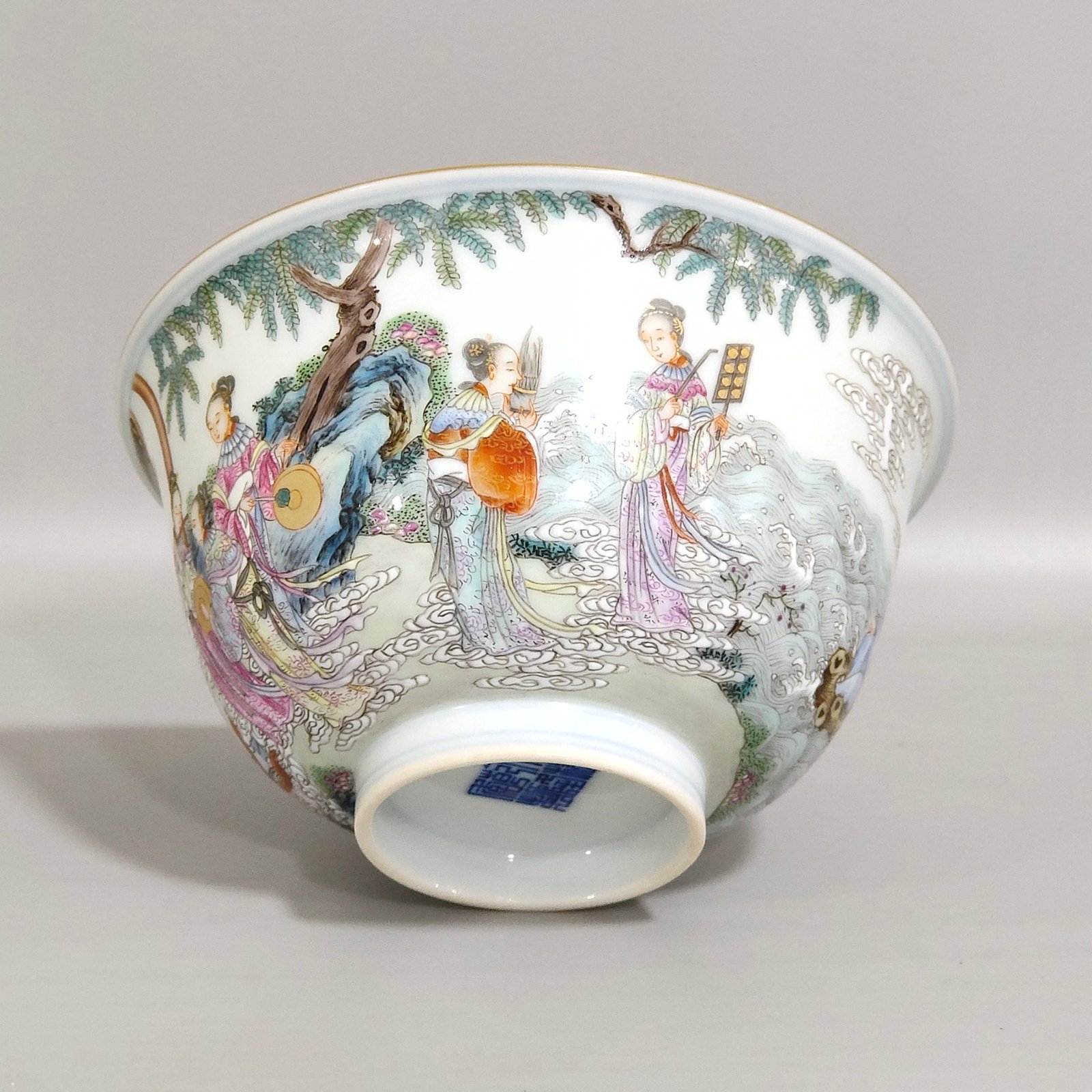 Qing Dynasty Qianlong character story bowl