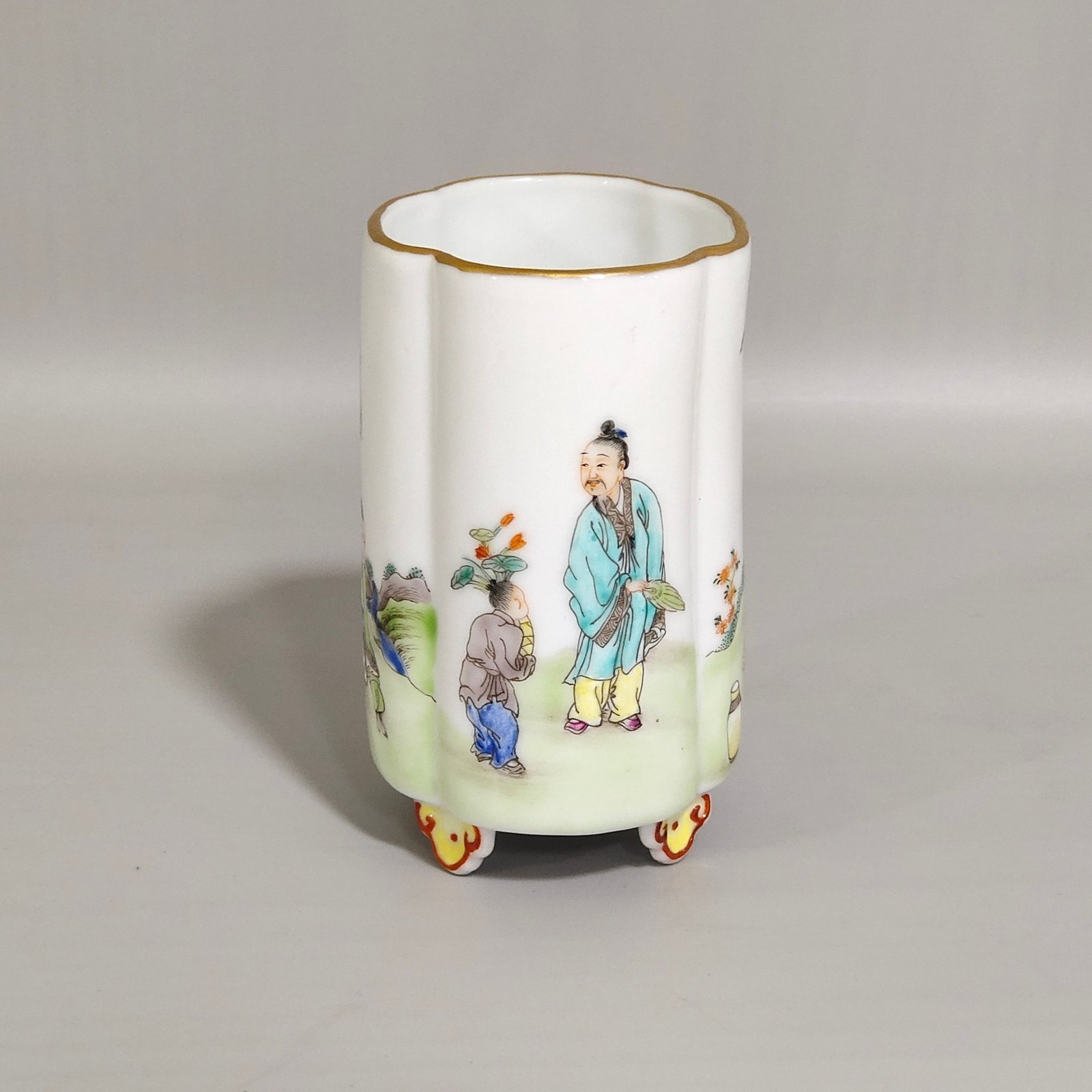 Qing Dynasty Qianlong character story pen holder