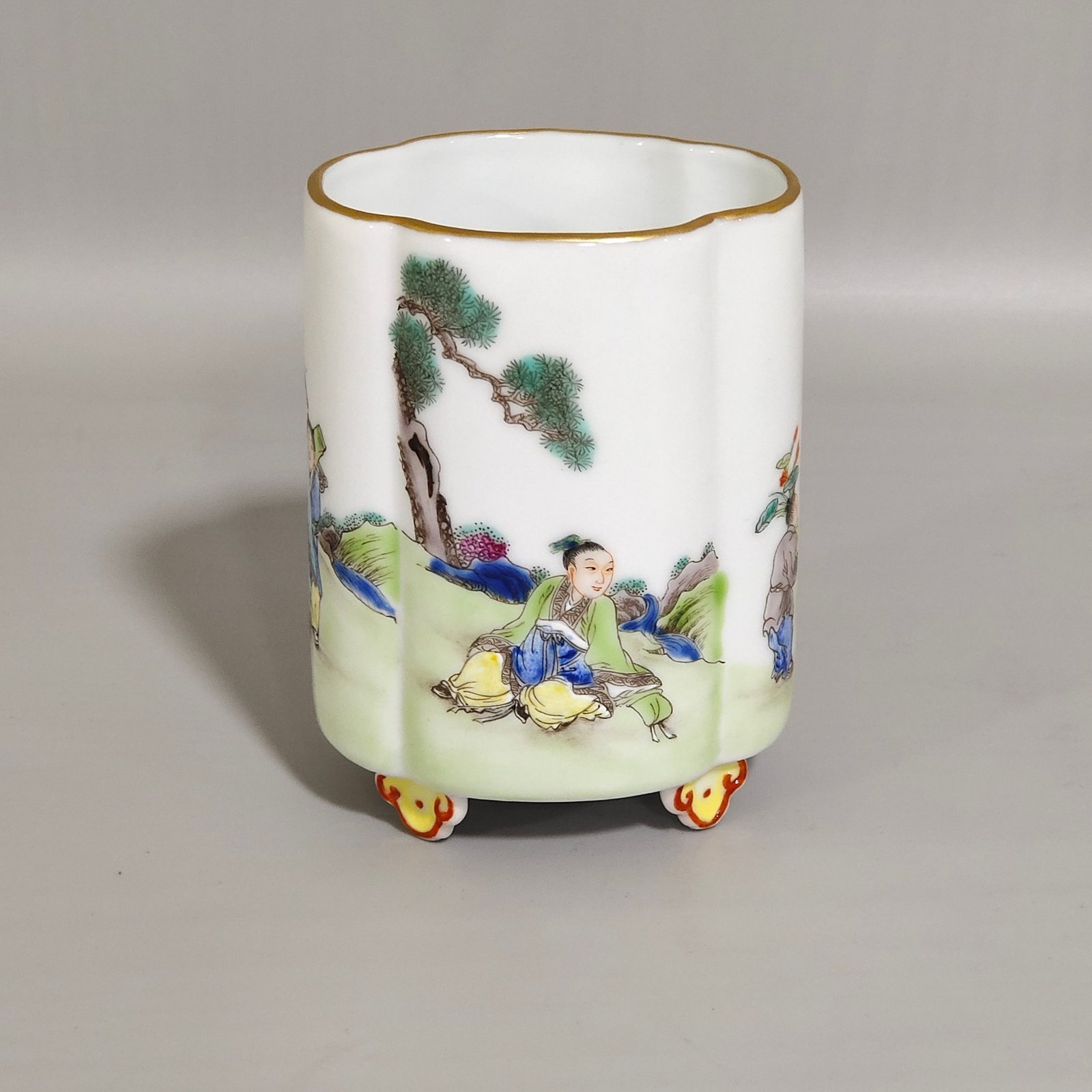 Qing Dynasty Qianlong character story pen holder