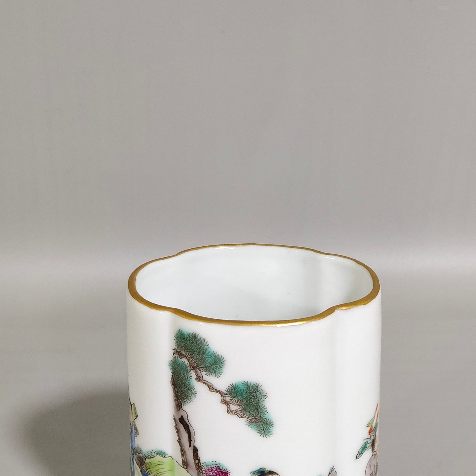 Qing Dynasty Qianlong character story pen holder