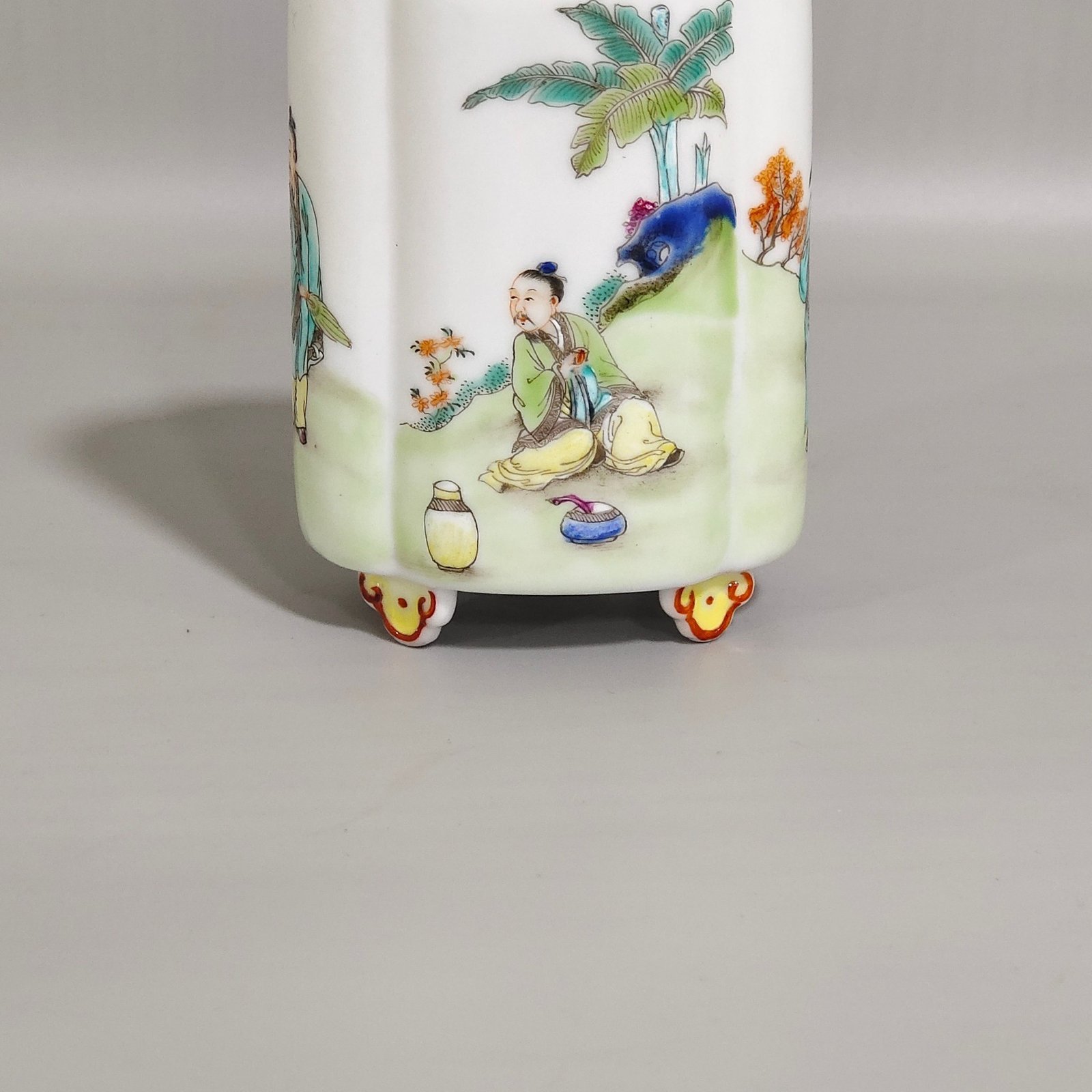 Qing Dynasty Qianlong character story pen holder