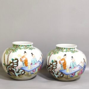 Qing Dynasty Qianlong character story jar