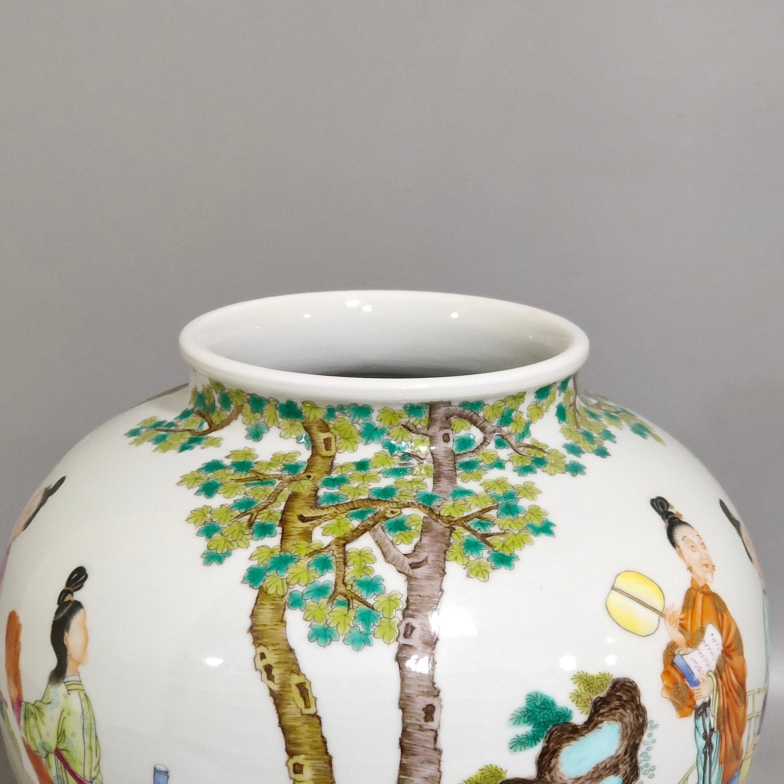 Qing Dynasty Qianlong character story jar