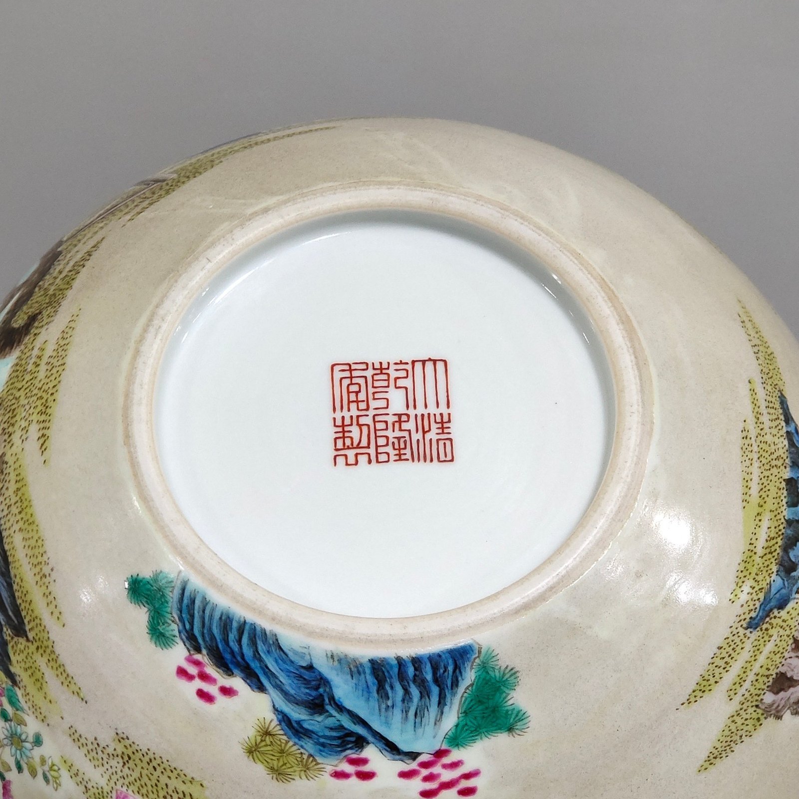 Qing Dynasty Qianlong character story jar