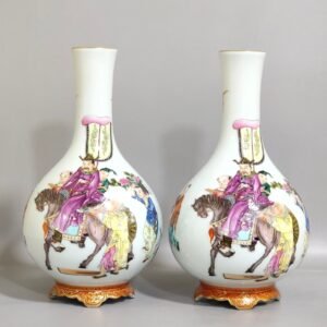 Qing Dynasty Qianlong character story vase