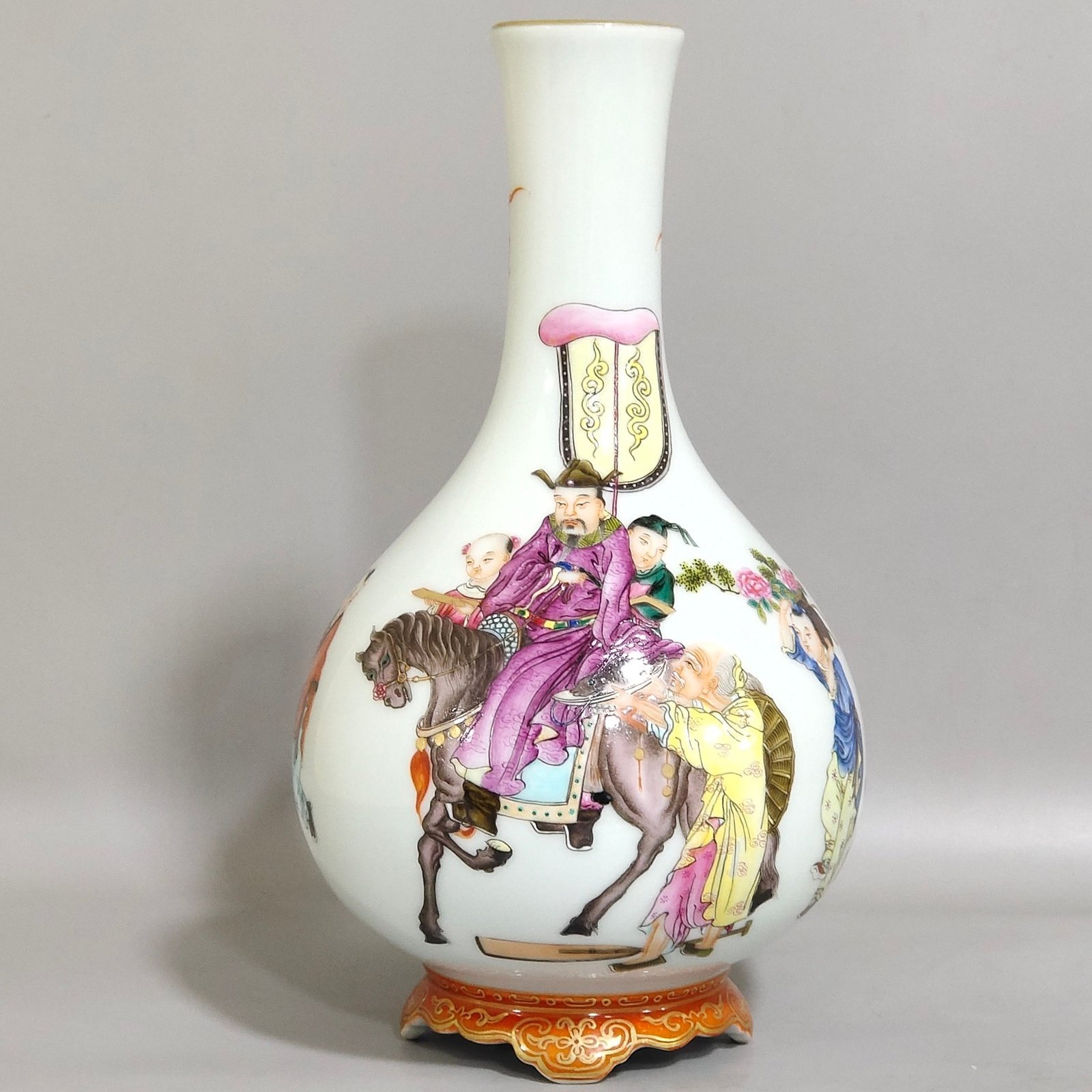 Qing Dynasty Qianlong character story vase