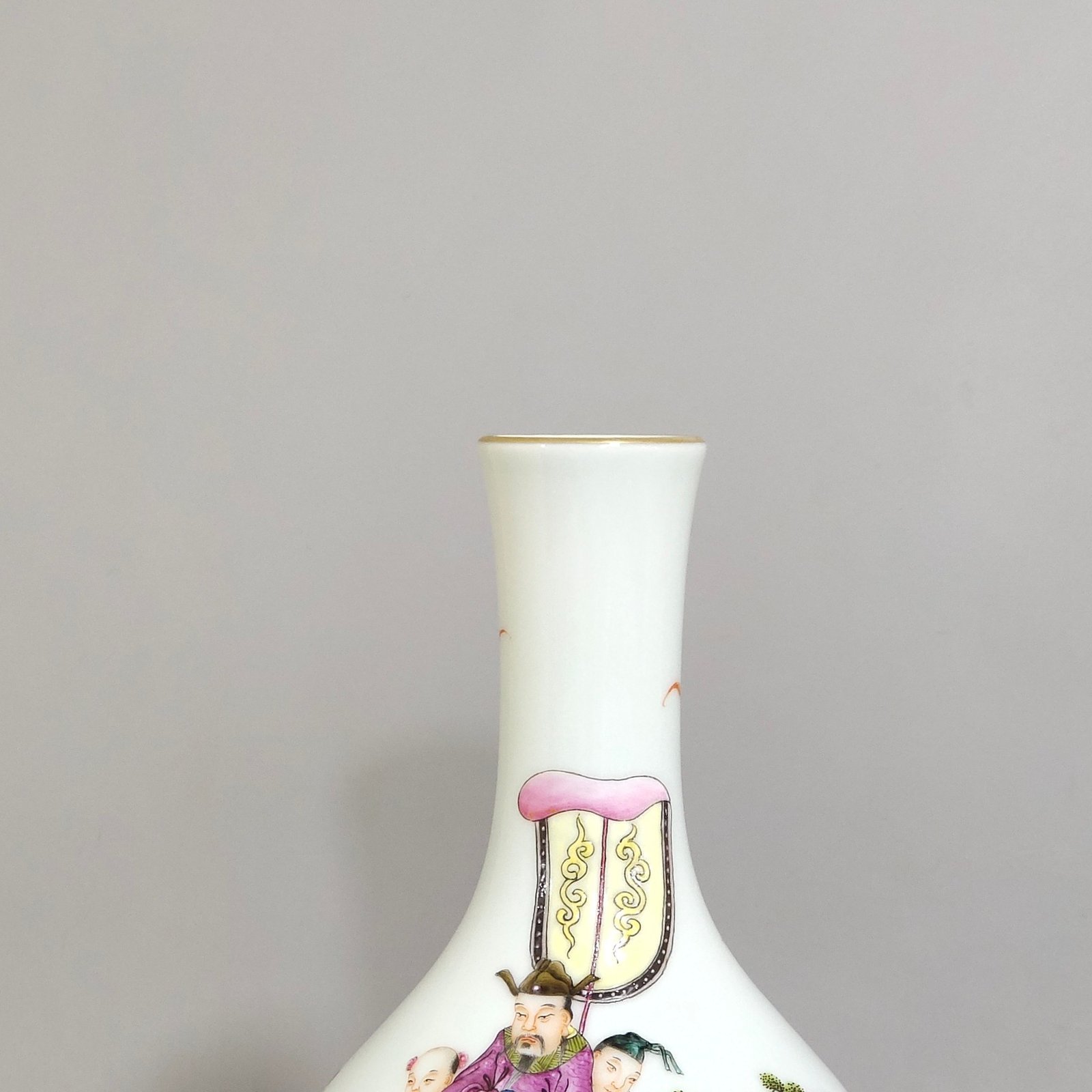 Qing Dynasty Qianlong character story vase