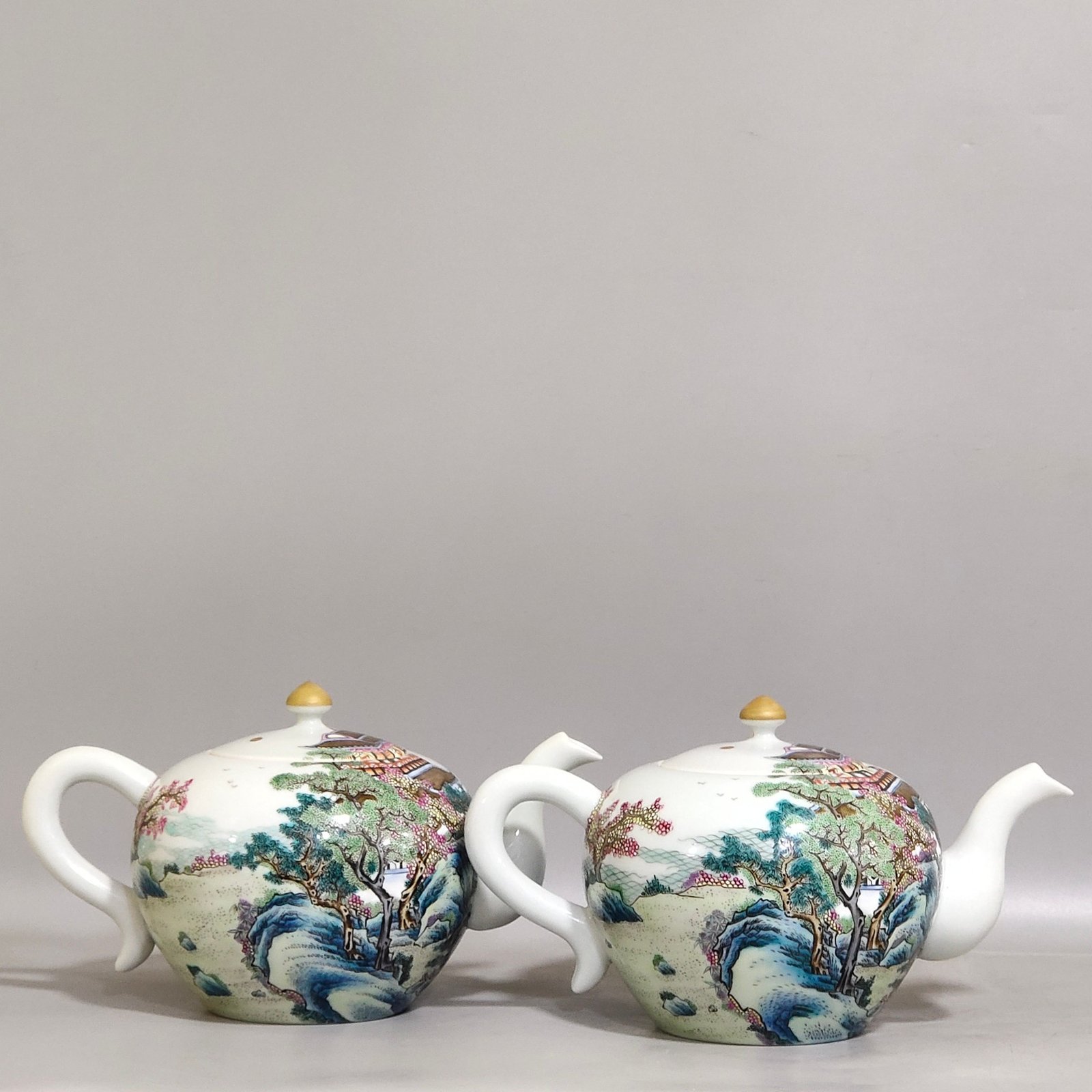 Qing Dynasty Qianlong character story teapot