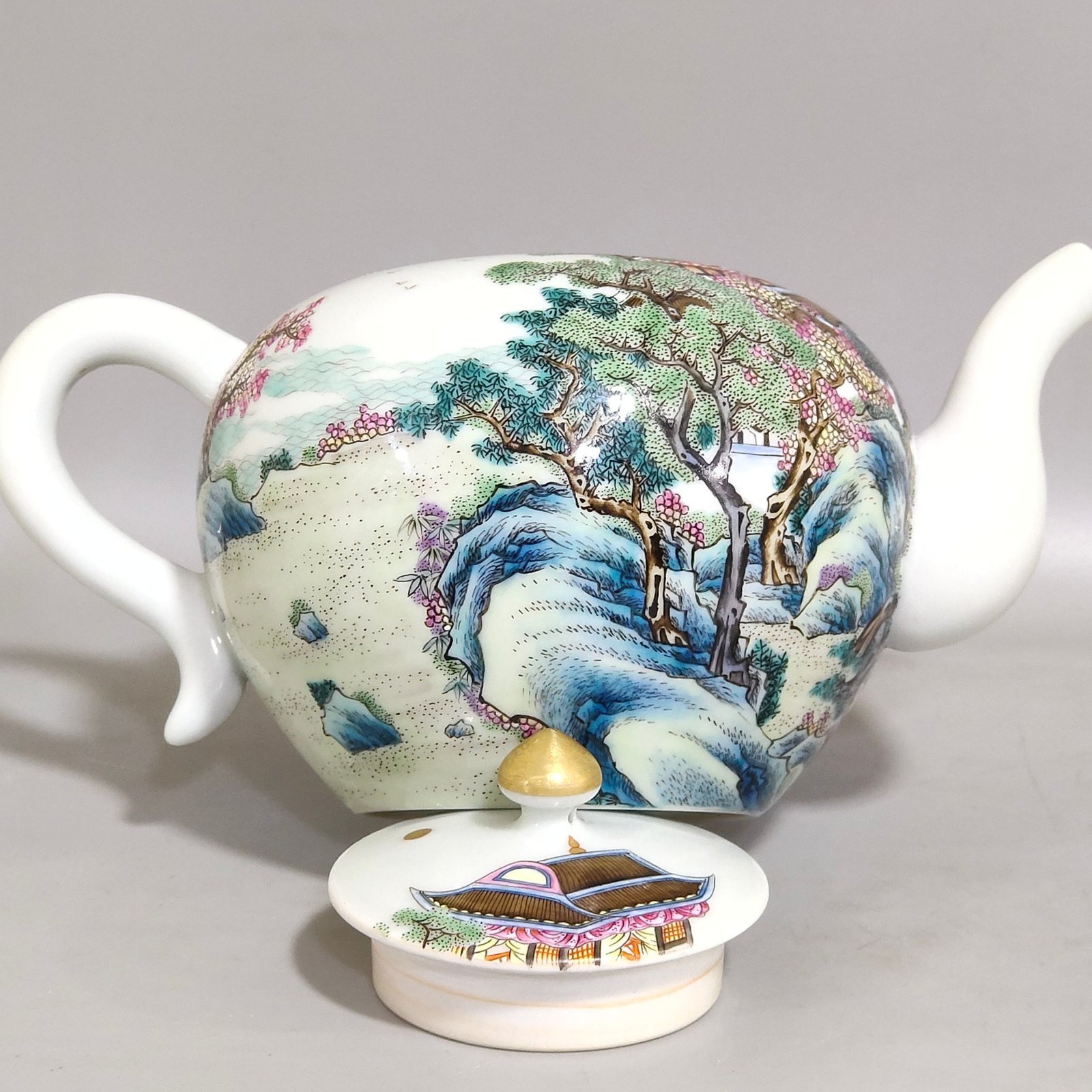 Qing Dynasty Qianlong character story teapot