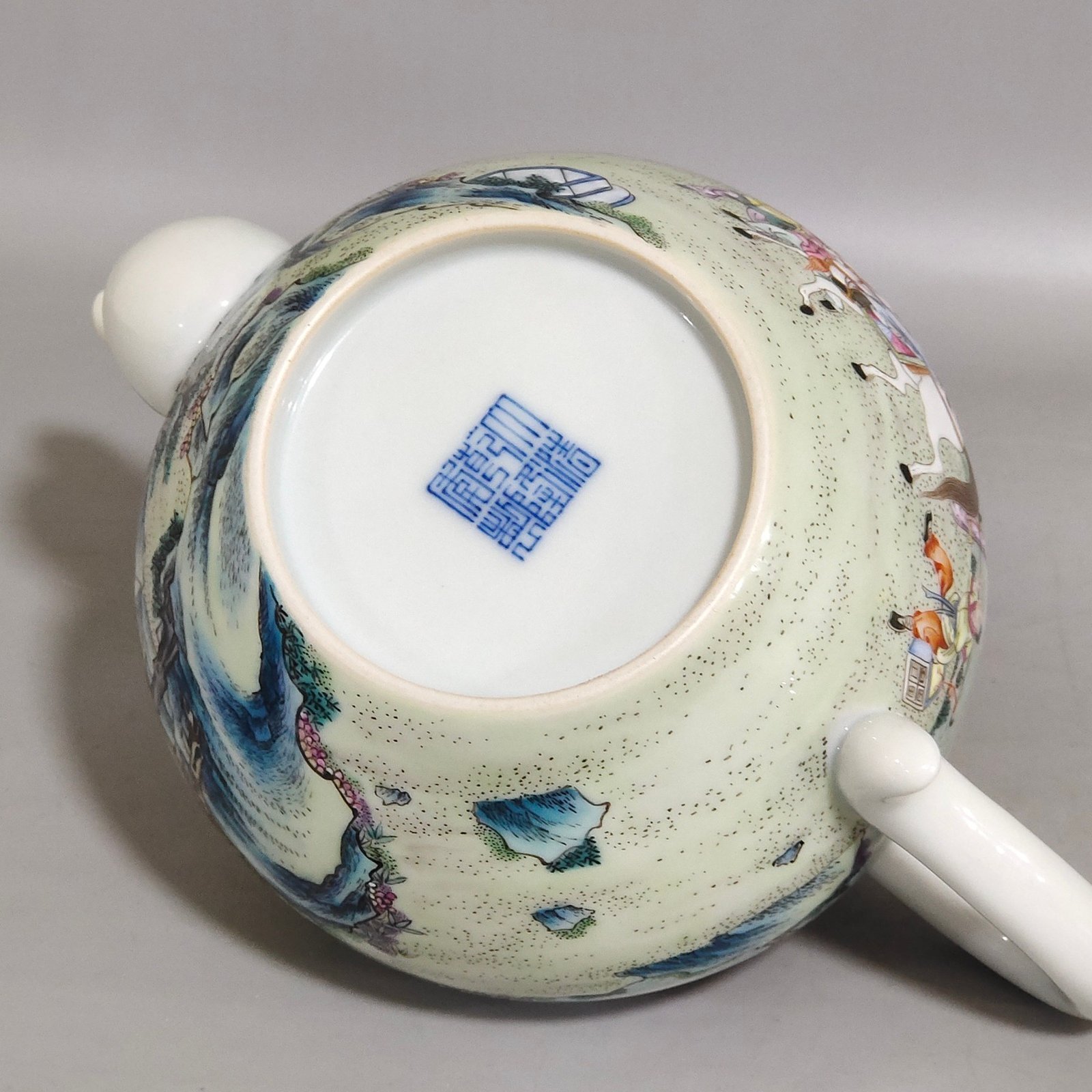 Qing Dynasty Qianlong character story teapot