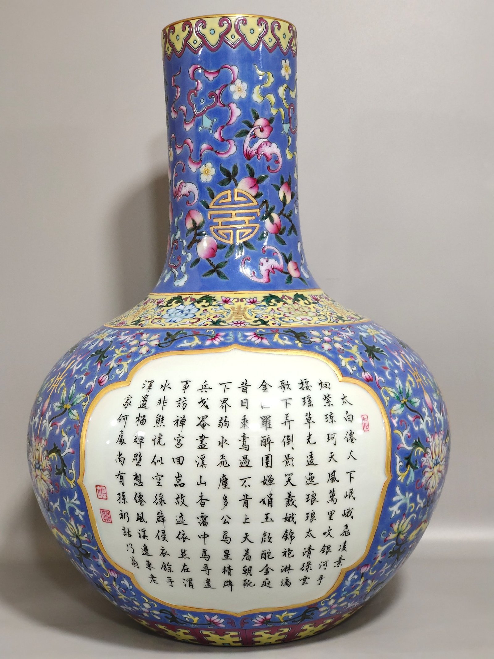 Qing Dynasty Qianlong story blue-dyed celestial sphere vase