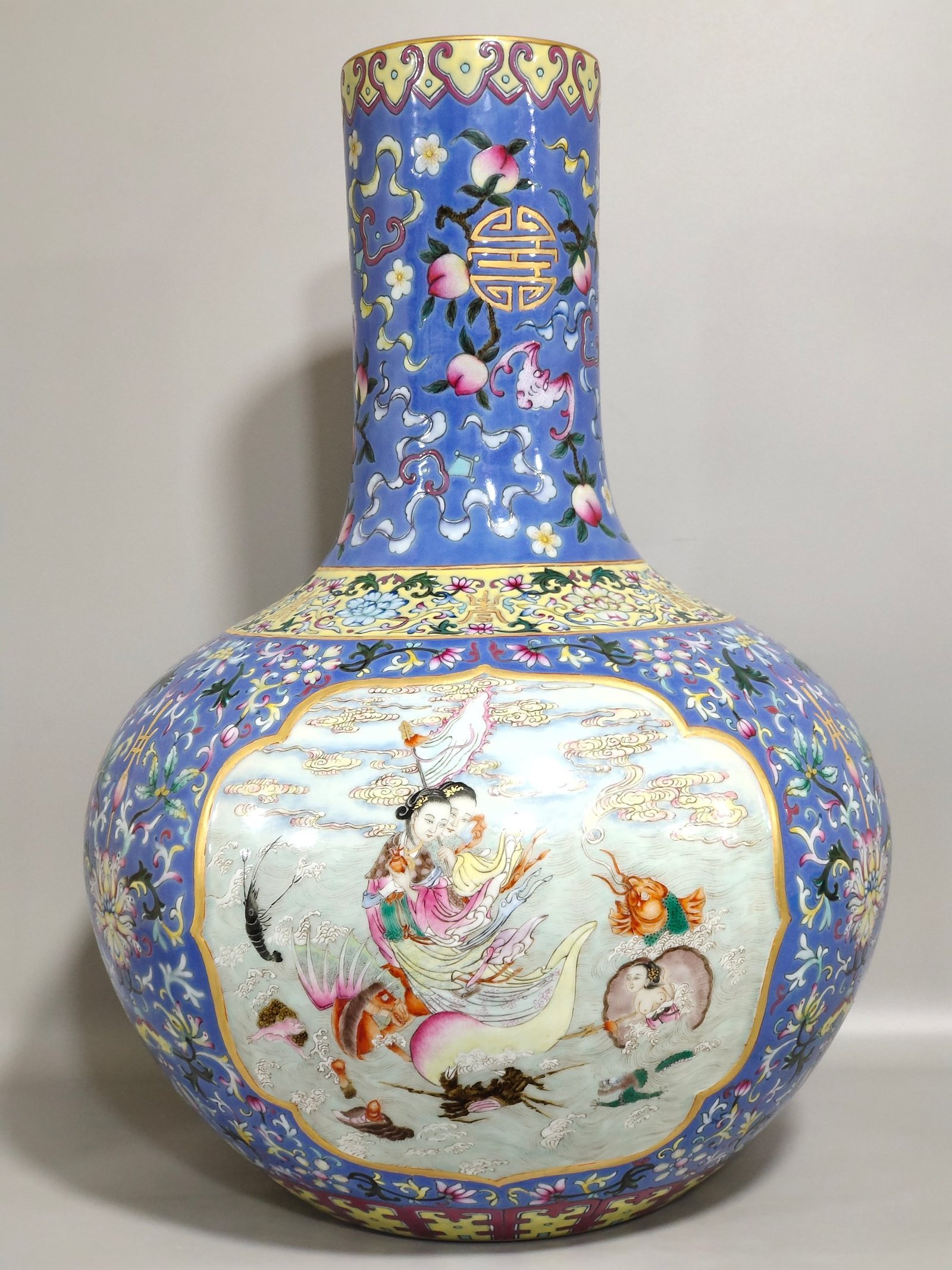 Qing Dynasty Qianlong story blue-dyed celestial sphere vase