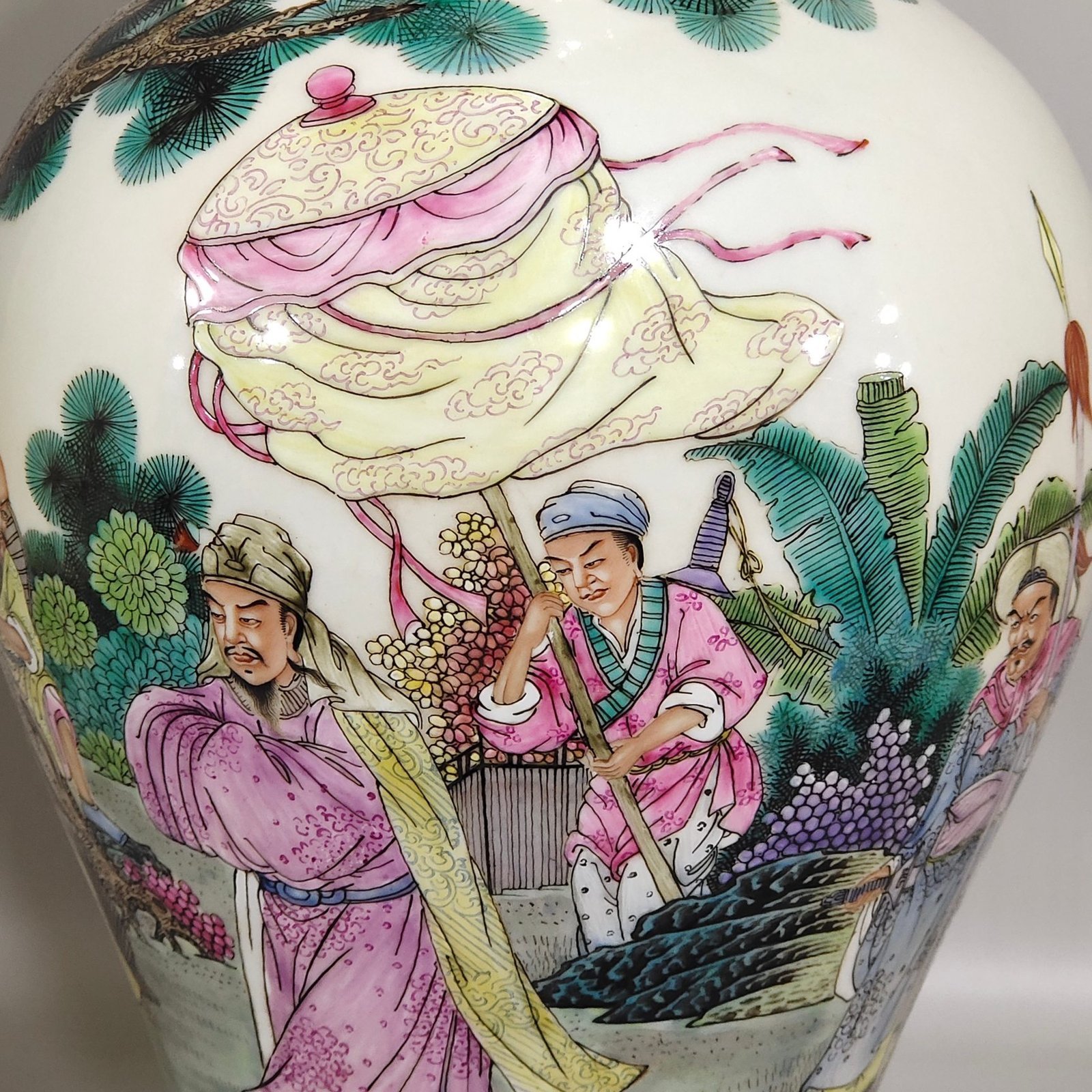 Qing Dynasty Qianlong figure Wen Wang’s visit to the wise and inscribed poem vase