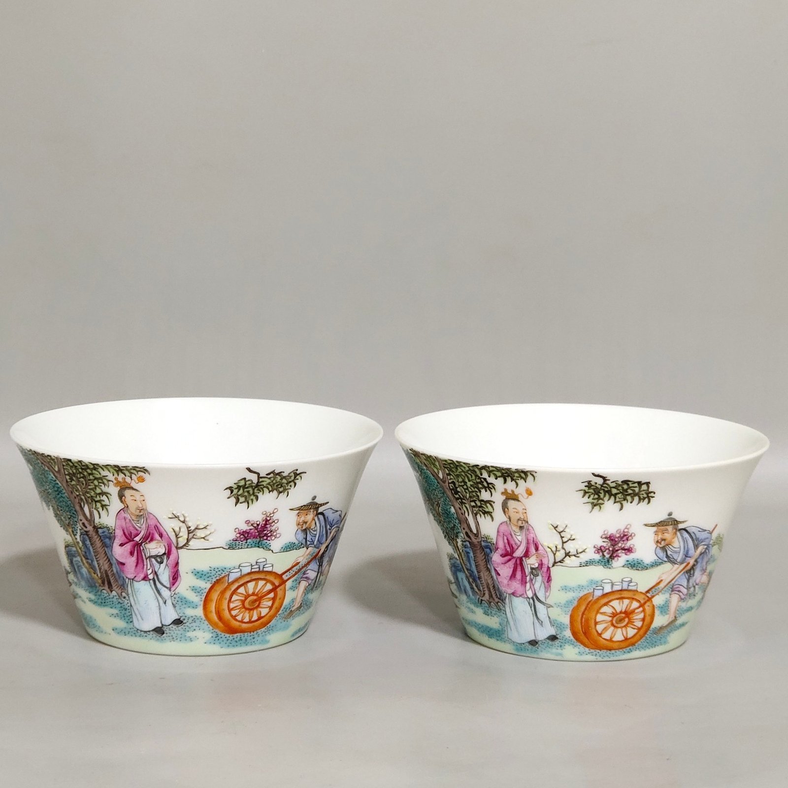 Qing Dynasty Qianlong thin cup with poem written by Ruyang Sandou Figure