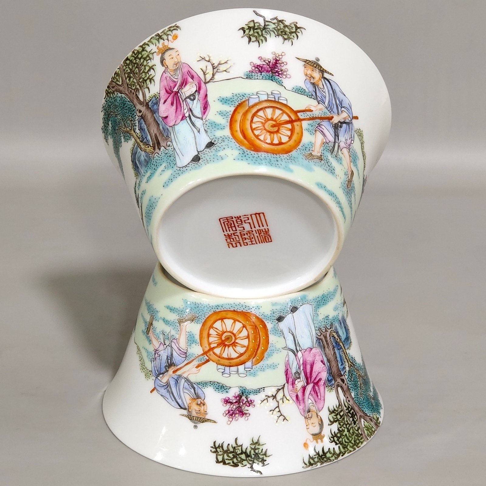 Qing Dynasty Qianlong thin cup with poem written by Ruyang Sandou Figure