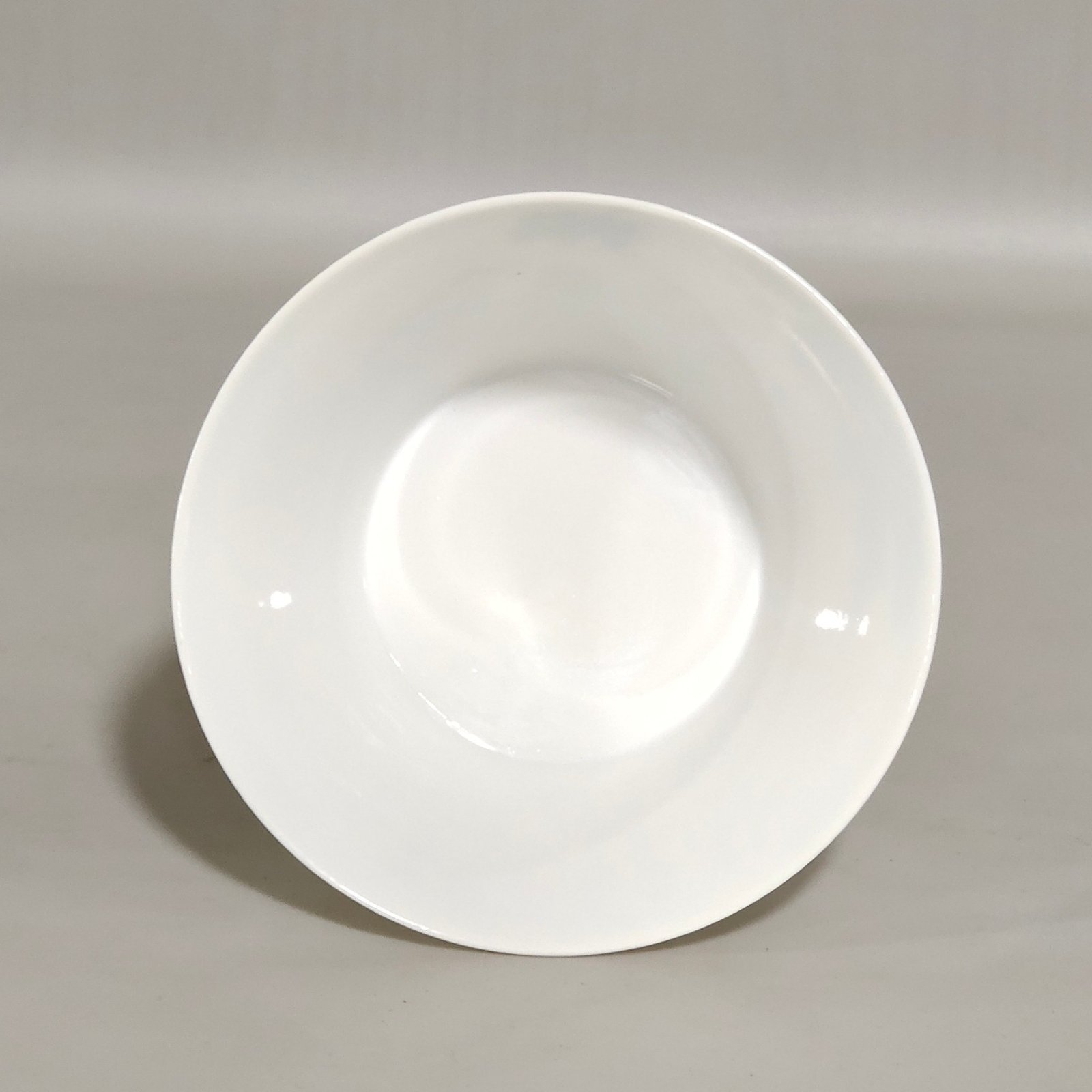 Qing Dynasty Qianlong thin cup with poem written by Ruyang Sandou Figure