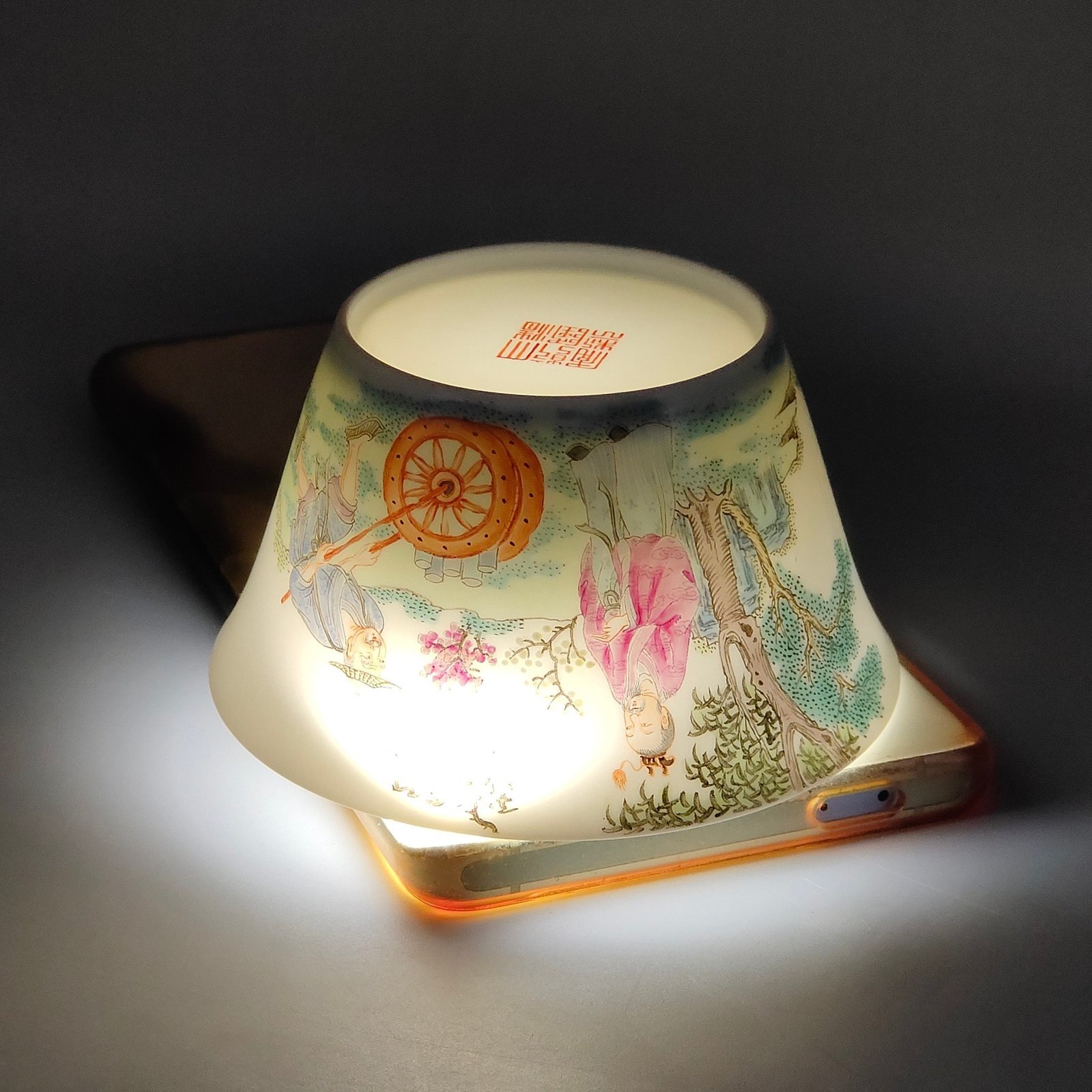 Qing Dynasty Qianlong thin cup with poem written by Ruyang Sandou Figure