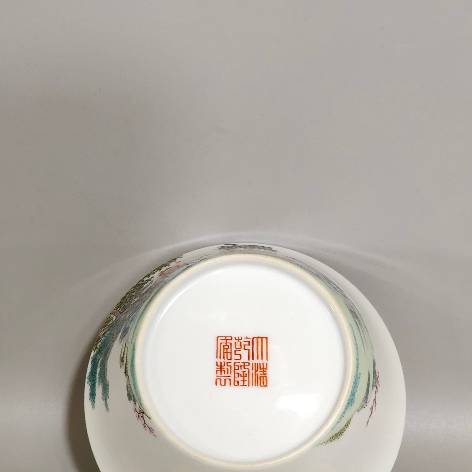 Qing Dynasty Qianlong thin cup with poem written by Ruyang Sandou Figure