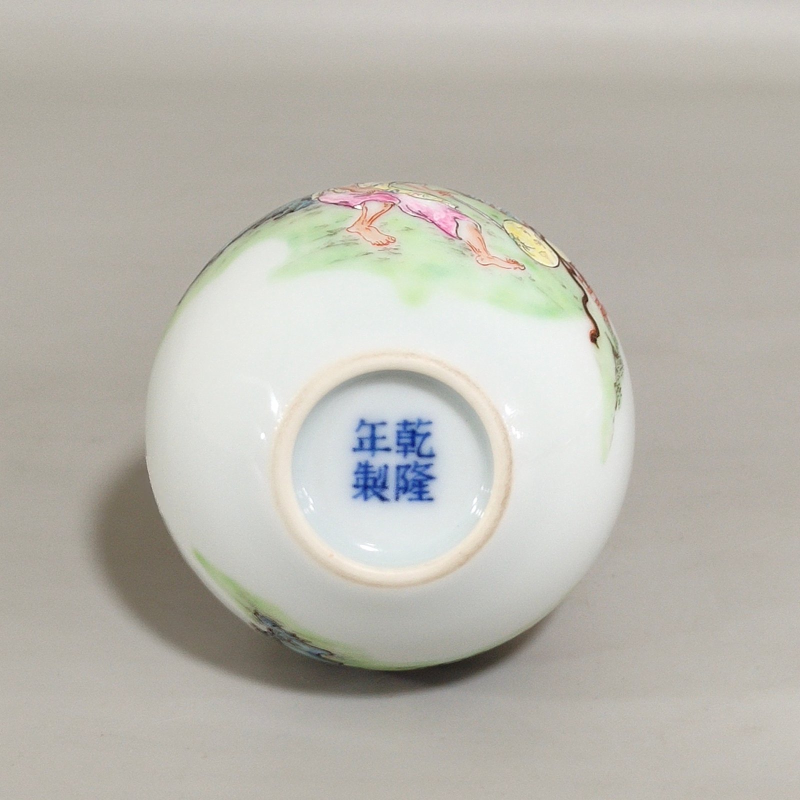 Qing Dynasty Qianlong A small celestial sphere vase