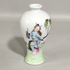 Qing Dynasty Qianlong Plum vase with pictures of ladies