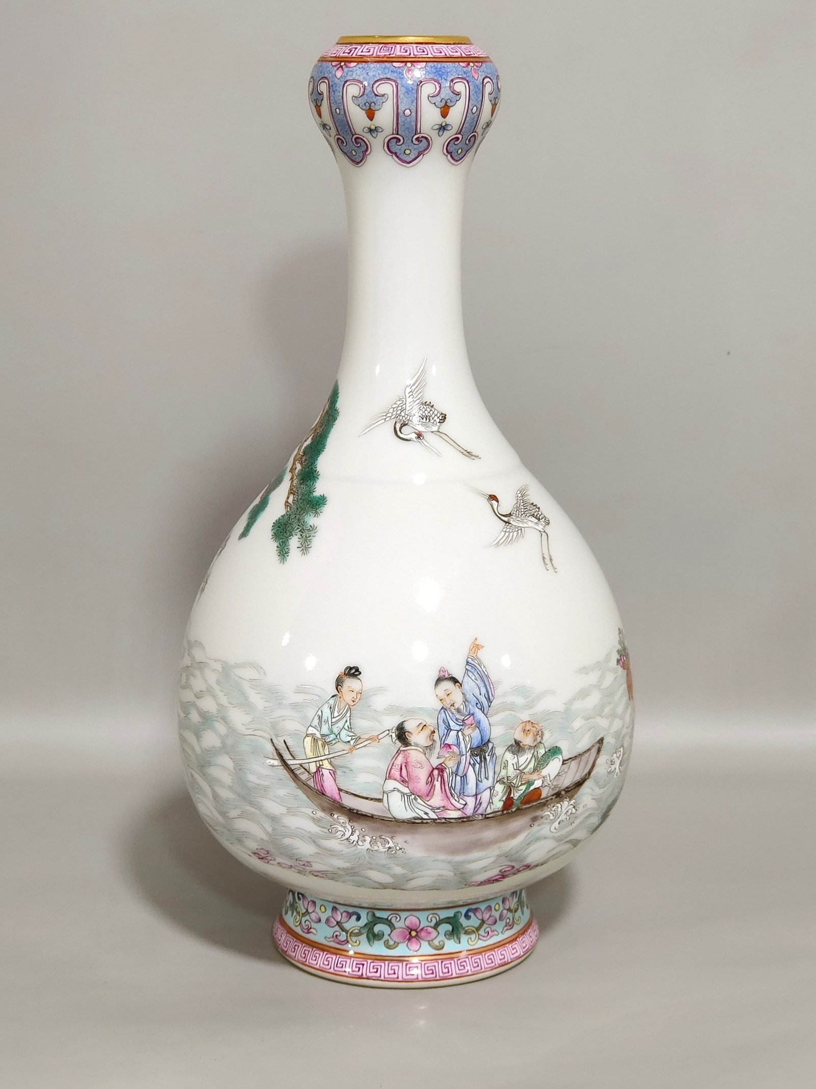 Qing Dynasty Qianlong Eight Immortals Crossing the Sea Garlic Vase
