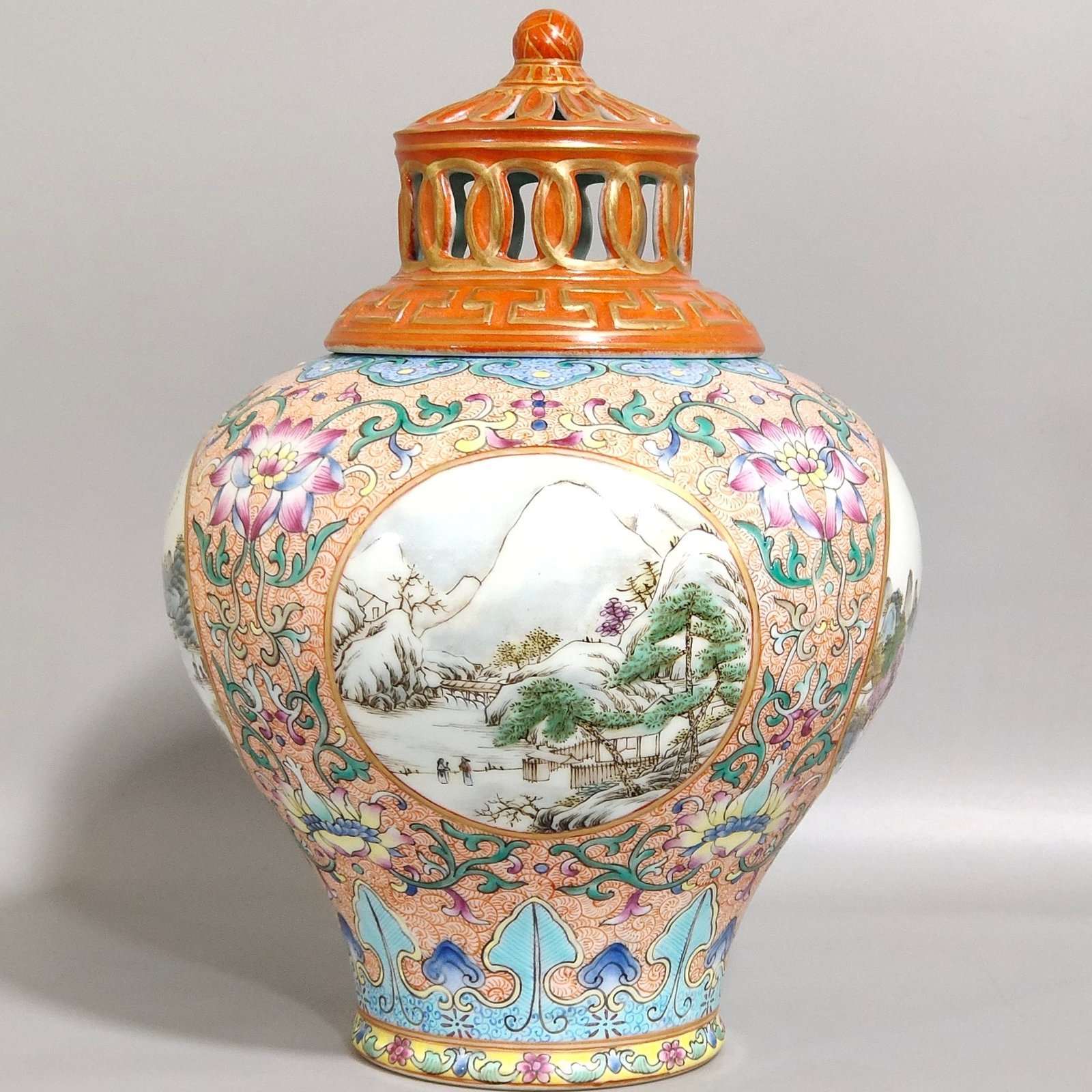 Qing Dynasty Qianlong a window-opening fragrance diffuser