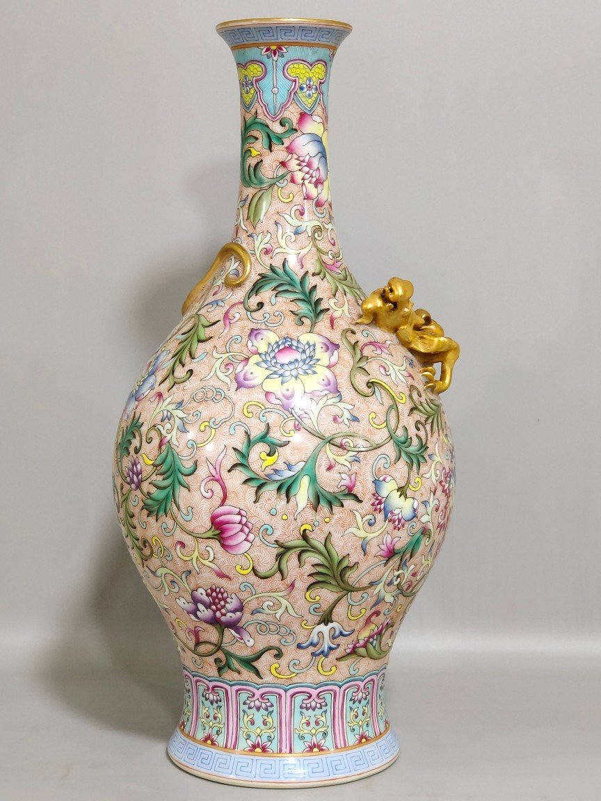Qing Dynasty Qianlong a flower-shaped dragon vase