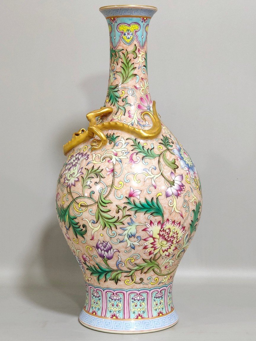 Qing Dynasty Qianlong a flower-shaped dragon vase