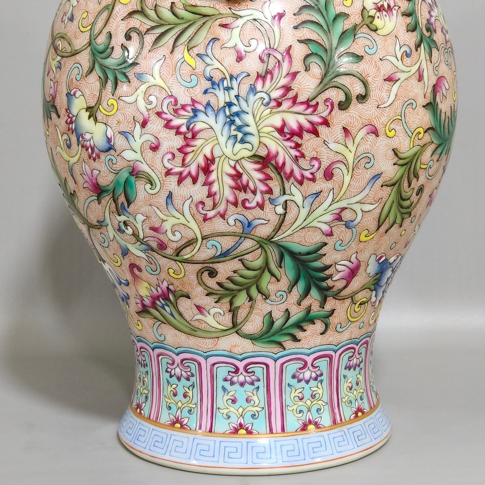 Qing Dynasty Qianlong a flower-shaped dragon vase