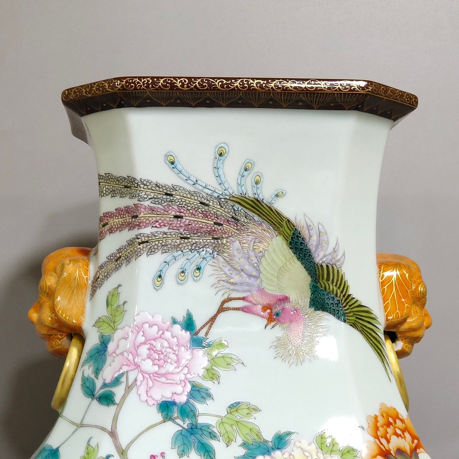 Qing Dynasty Qianlong phoenix pierced with peonies and eight sides of the ears