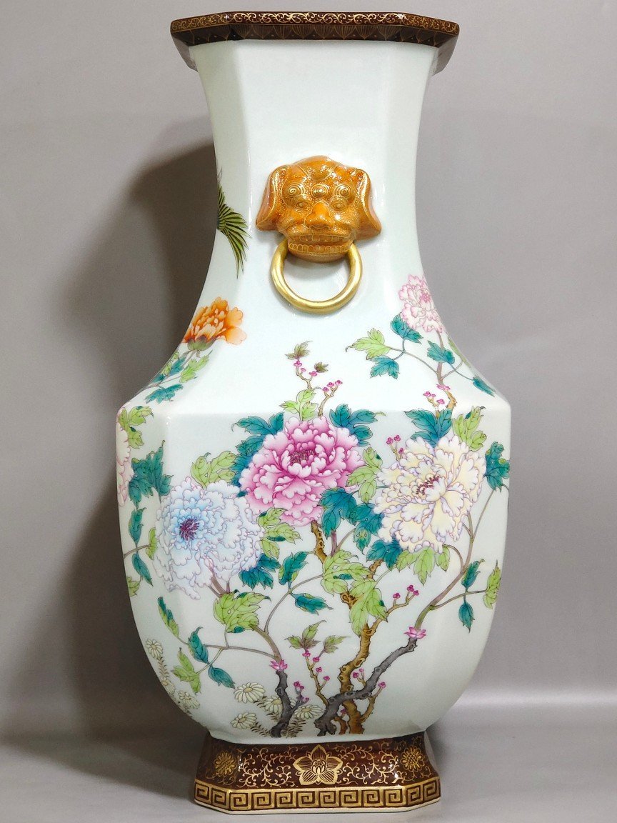Qing Dynasty Qianlong phoenix pierced with peonies and eight sides of the ears