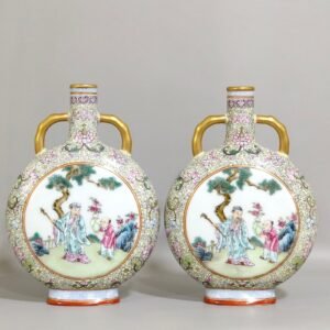 Qing Dynasty Qianlong Gu Yuexuan window character story holding moon vase
