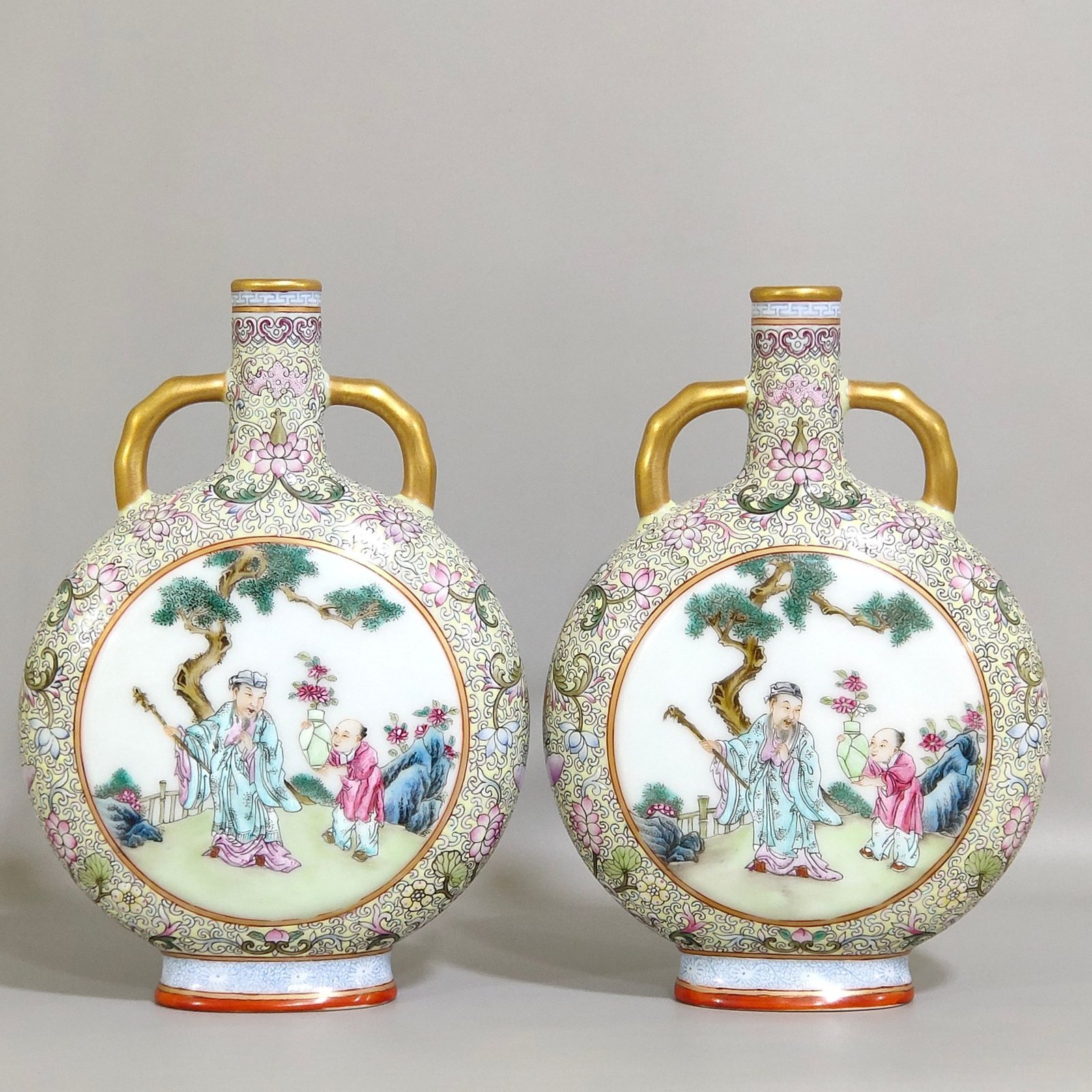 Qing Dynasty Qianlong Gu Yuexuan window character story holding moon vase