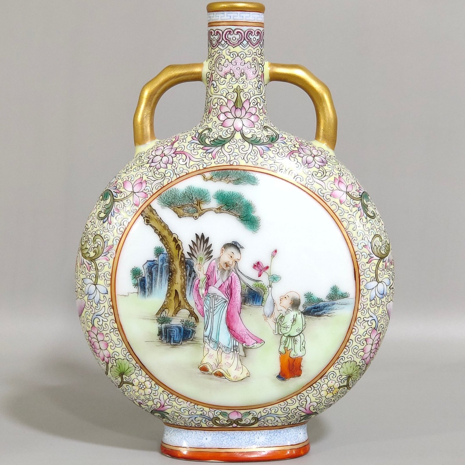 Qing Dynasty Qianlong Gu Yuexuan window character story holding moon vase