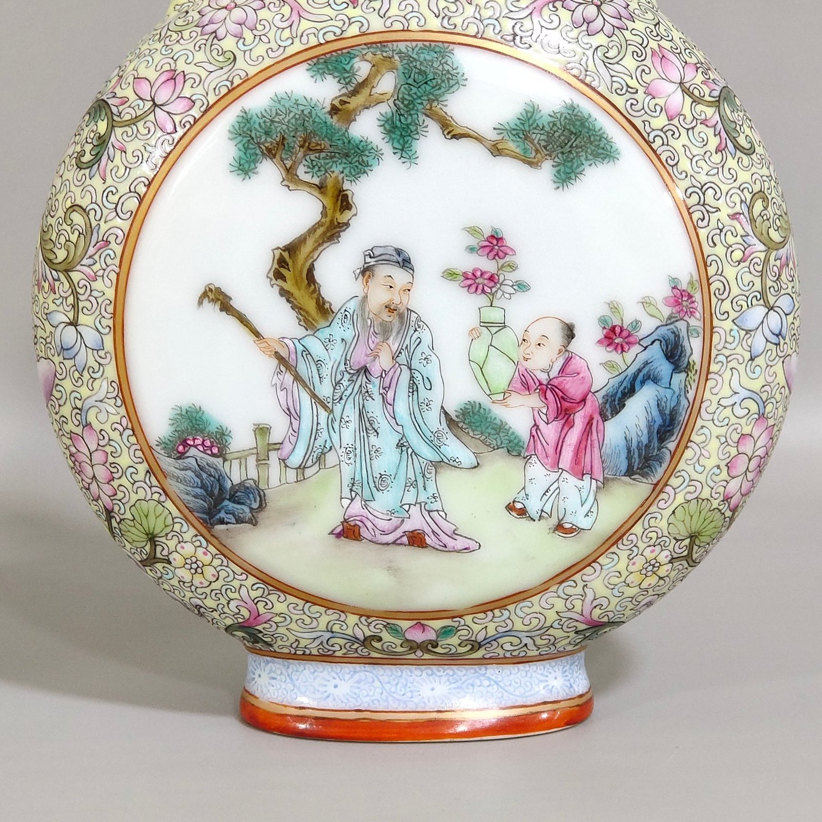 Qing Dynasty Qianlong Gu Yuexuan window character story holding moon vase