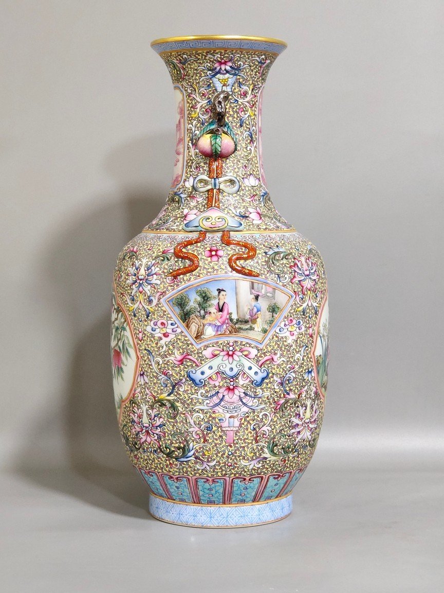 Qing Dynasty Qianlong window flower and bird amphorae