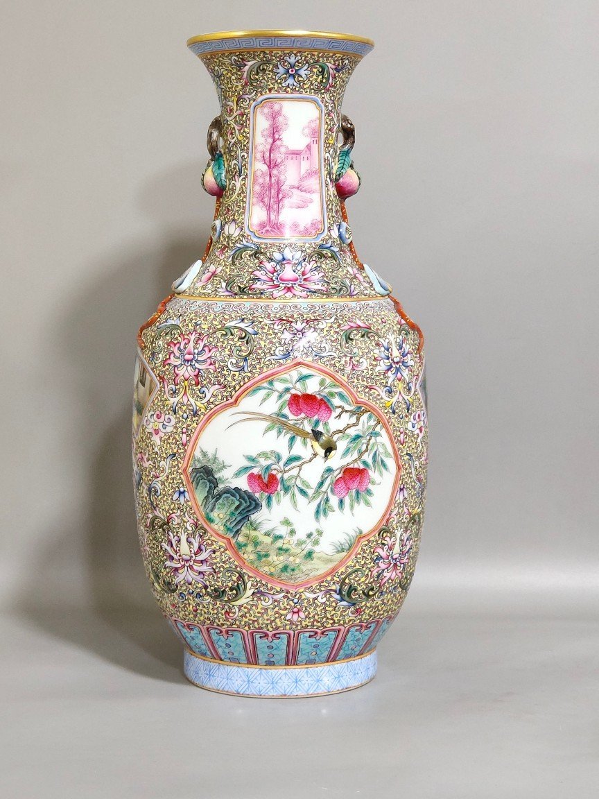 Qing Dynasty Qianlong window flower and bird amphorae