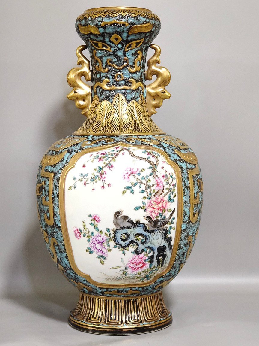 Qing Dynasty Qianlong bronze color window flower and bird amphorae