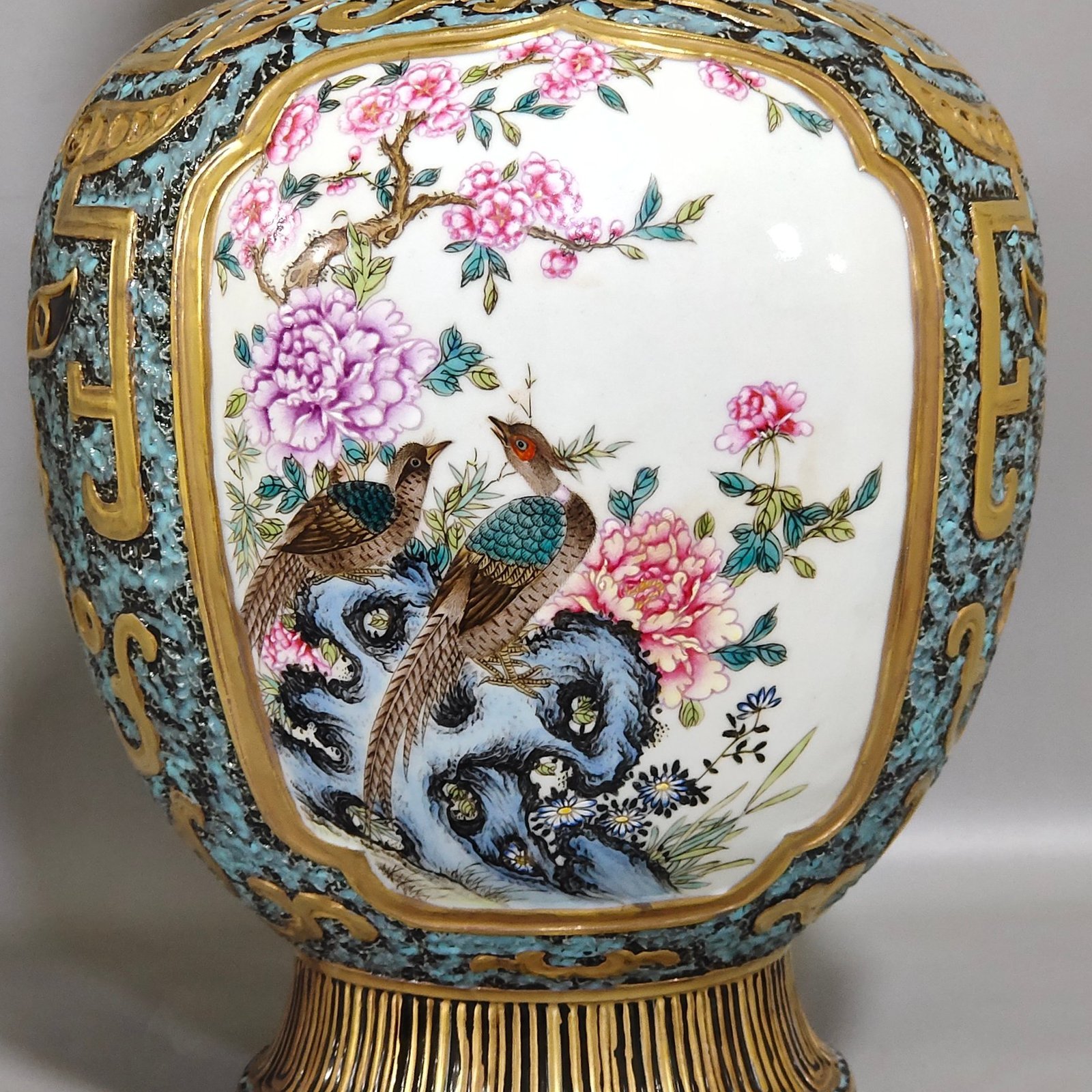 Qing Dynasty Qianlong bronze color window flower and bird amphorae