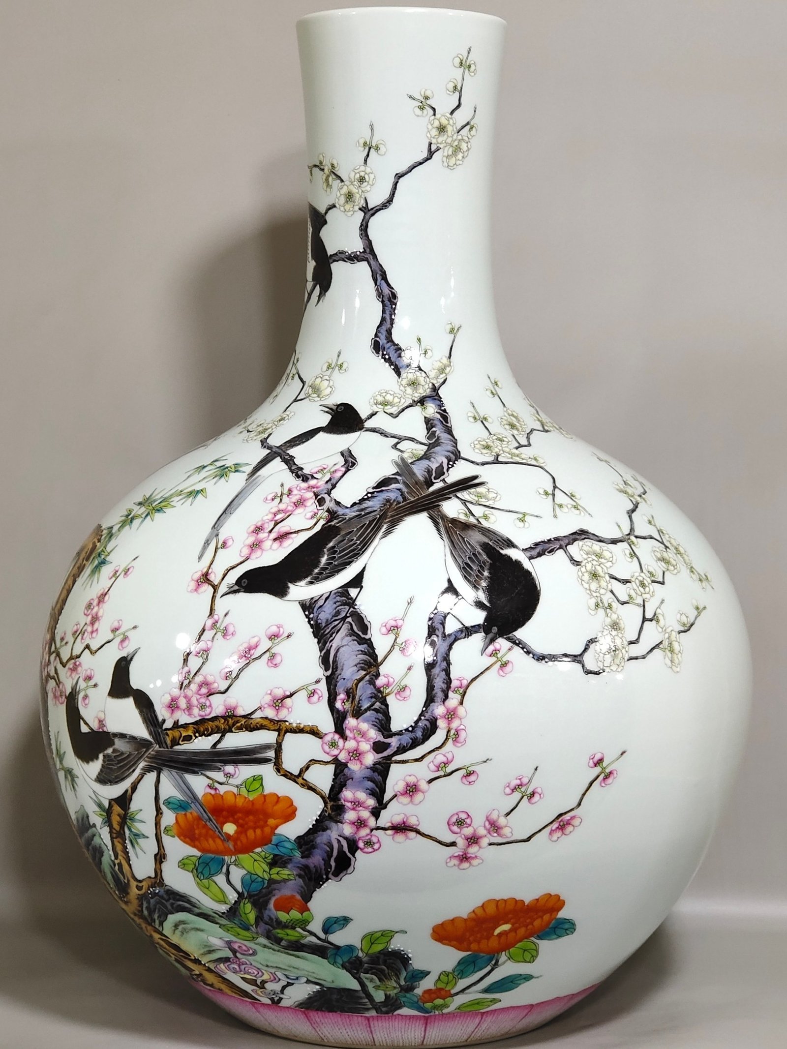 Qing Dynasty Qianlong a celestial sphere vase