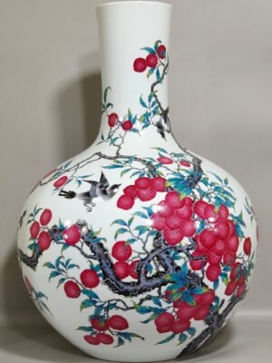 Qing Dynasty Qianlong Magpie-lychee celestial vase